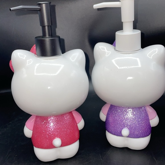 Hello Kitty Glitter Soap Dispensers - Picture 3 of 6
